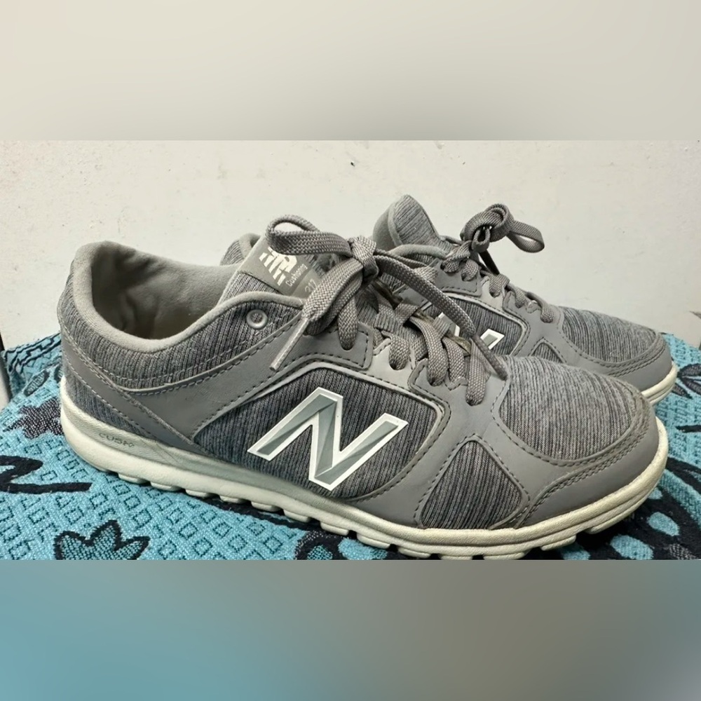 New Balance 317 Woman’s Grey Sneaker Size 8.5